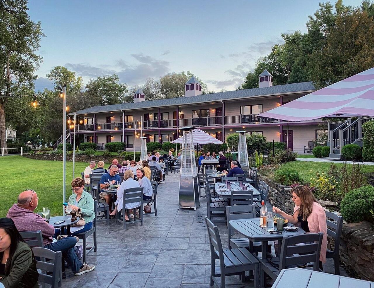 Plum Point Lodge Himrod Bagian luar foto