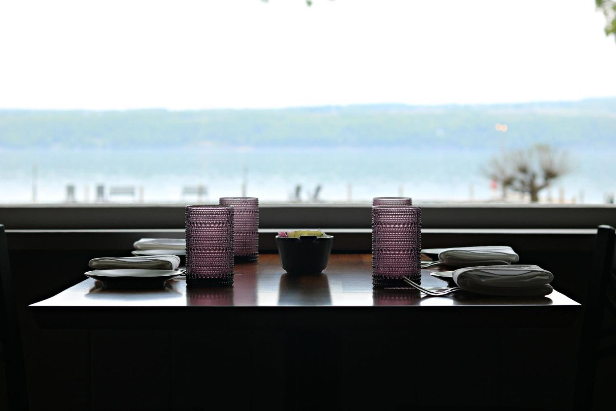 Plum Point Lodge Himrod Bagian luar foto