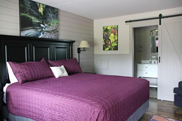 Plum Point Lodge Himrod Bagian luar foto