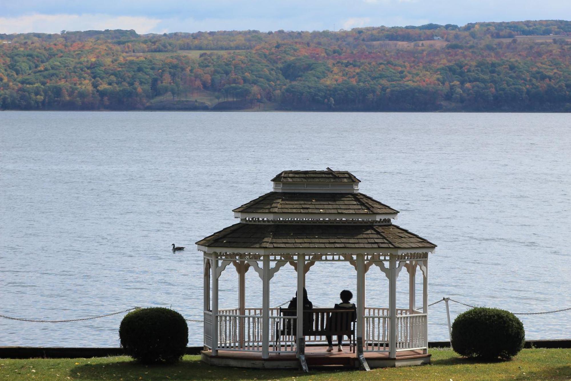 Plum Point Lodge Himrod Bagian luar foto